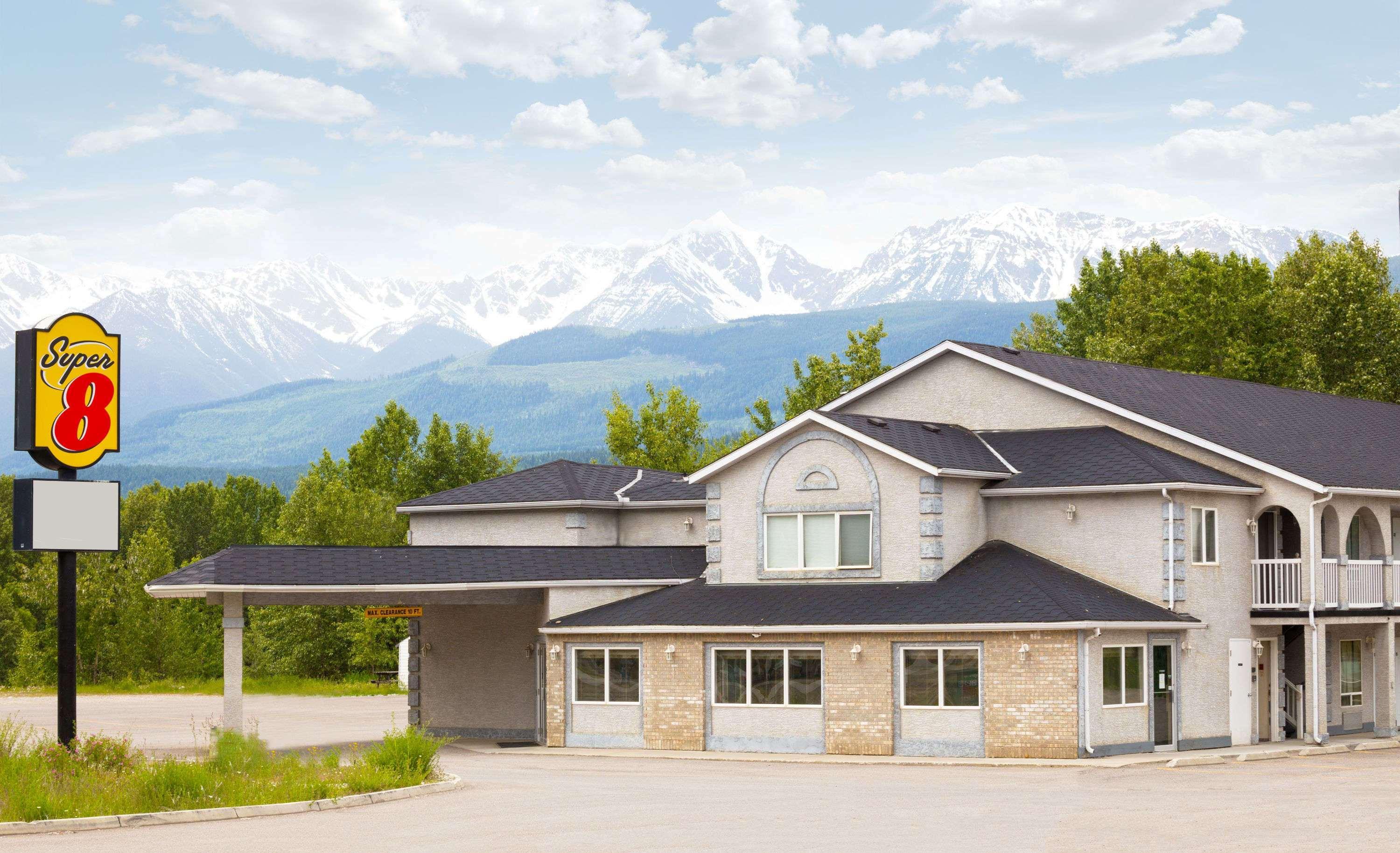 Super 8 By Wyndham Golden Hotel Exterior photo