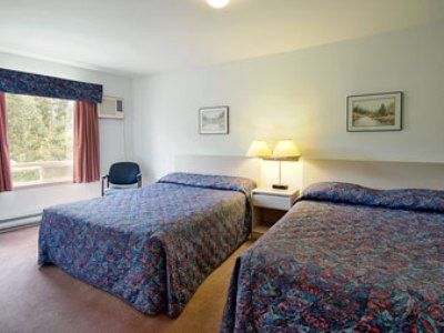 Super 8 By Wyndham Golden Hotel Room photo